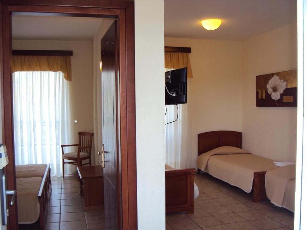 Amalia Aparthotel PalaiónTsiflíkion Kamer foto