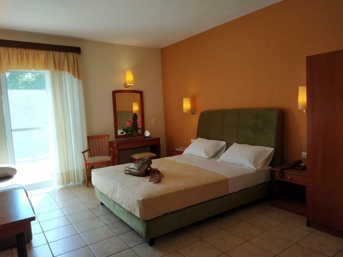 Amalia Aparthotel PalaiónTsiflíkion Buitenkant foto