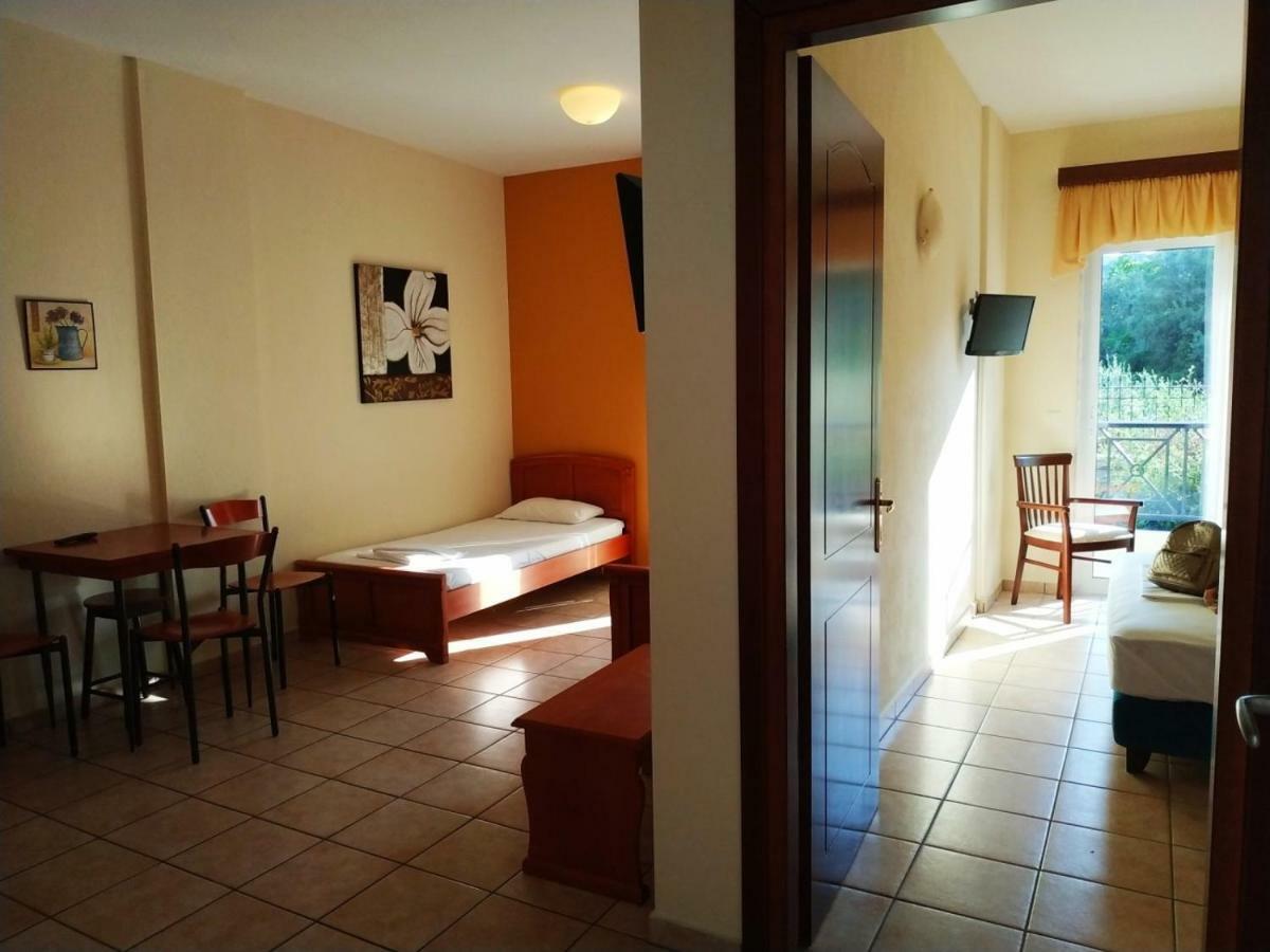 Amalia Aparthotel PalaiónTsiflíkion Buitenkant foto