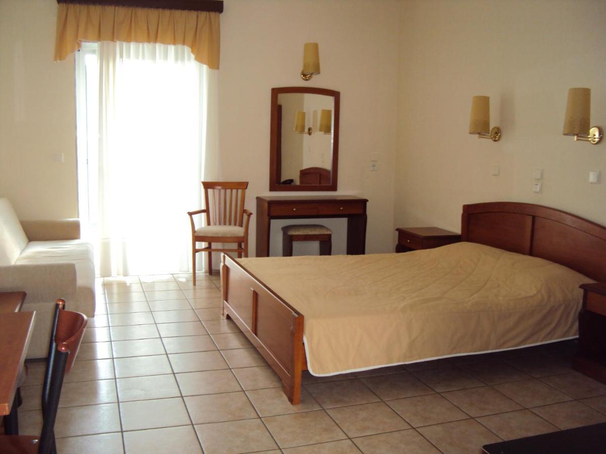 Amalia Aparthotel PalaiónTsiflíkion Kamer foto